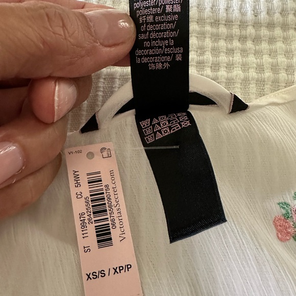 NWT Victoria's Secret White Sheer Long Floral Embroidered Robe, Sz XS/S - Picture 11 of 13